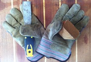 putty-knife-two-by-four-work-gloves