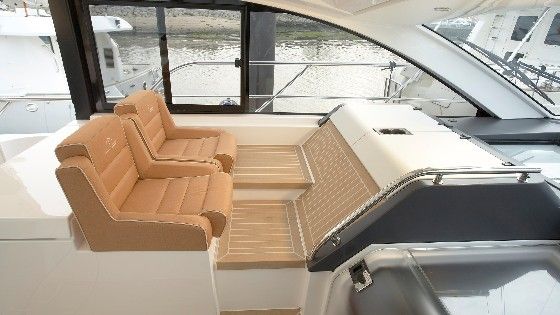 helm seats sealine 42 i