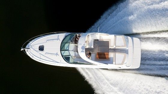 Searay outboard cruiser
