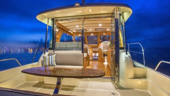 Sabre 38 express cruising boat