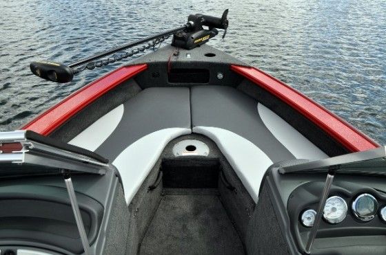 bow of the lund 1875 crossover