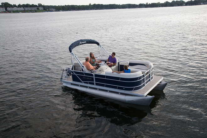 The small price tag on the Sweetwater SW 1880 can be deceiving; the boat is small and it isn't exactly high-performance, but it maintains a high level of quality.