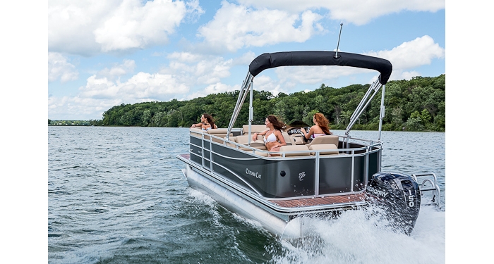 Mid-level pricing and upper-level amenities make the Cypress Cay Seabreeze a good choice for serious pontoon lovers who don't want to break the bank.