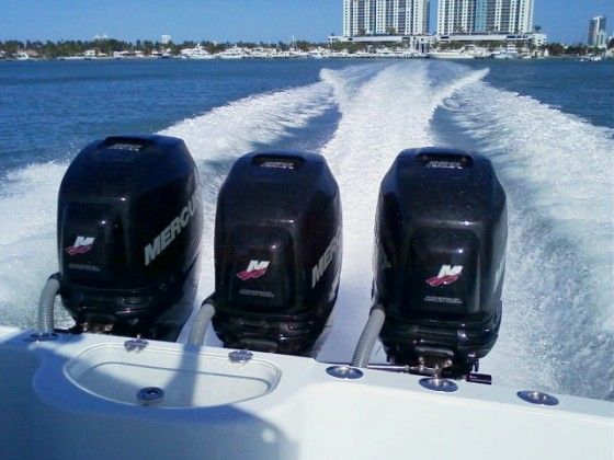outboard engines running