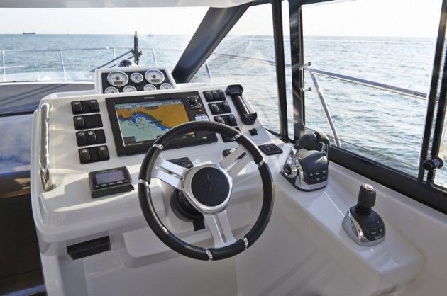 There's a nice helm setup on the Jeanneau Leader 40, but we wish the dash was a darker color. We found the white produced a bit of glare.
