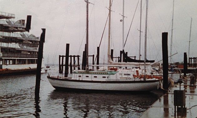 Liveaboards at Thwaites Marina on City Island in the early 1980s. On the left is the Keansburg, a mothballed excursion steamer.