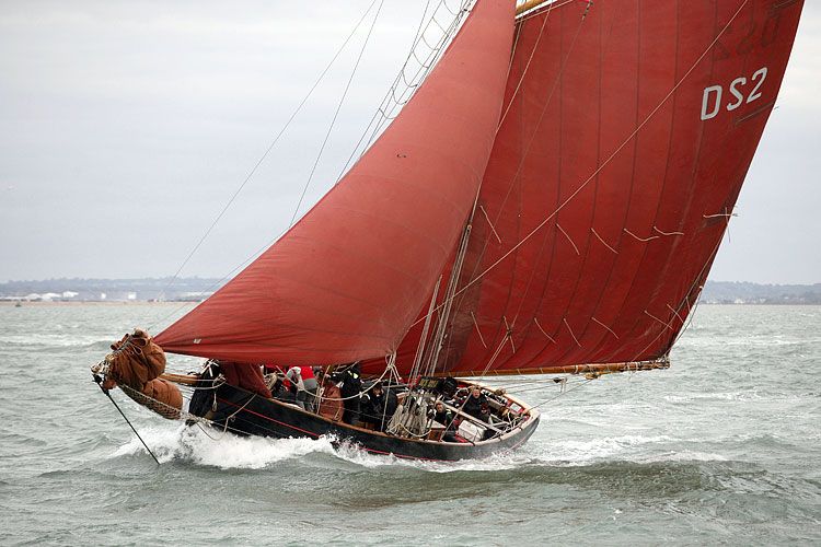 Jolie brise under sail