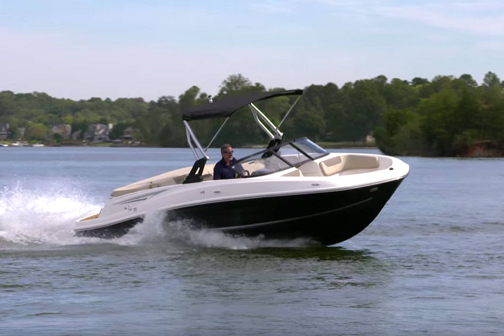 Bayliner VR5: Video Boat Review