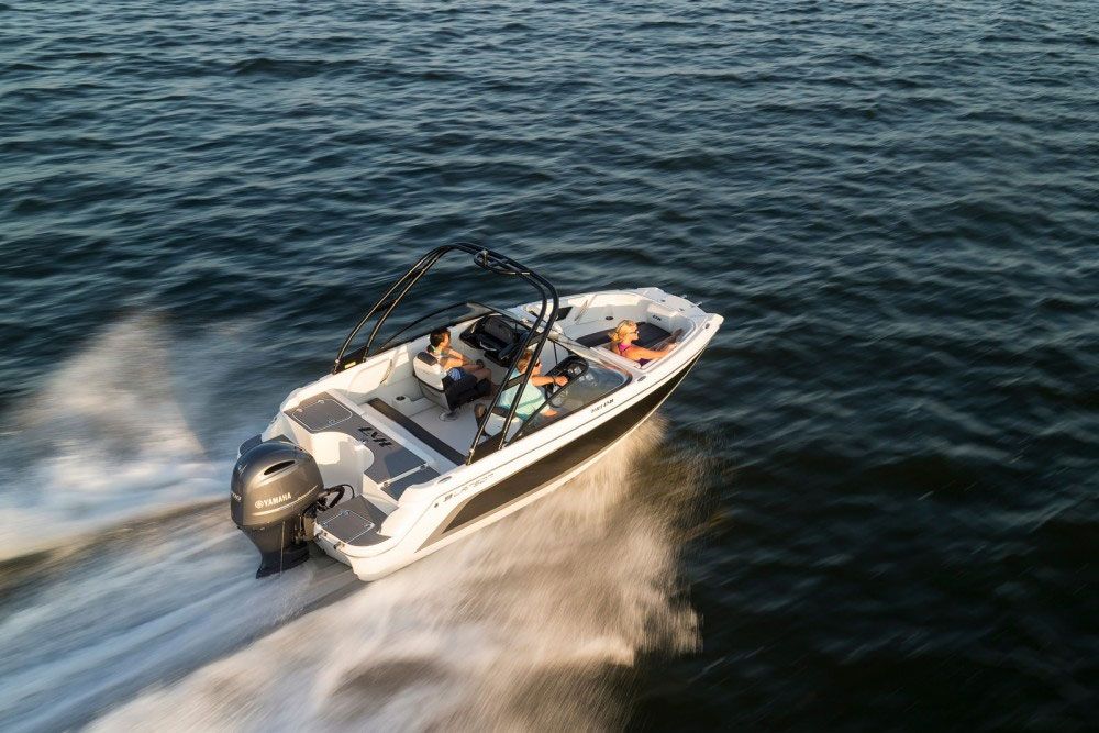 The first Larson was built in 1913. The new LXH 190 proves that evolution—at least in boats—is for real.