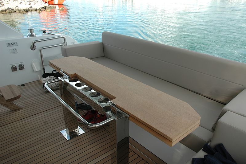 The aft cockpit is an ideal place to enjoy a great meal, since it’s located near the galley and protected by the flybridge. Two settees and a versatile table will allow for plenty of space for your guests. Photo by José Luís de la Viña.