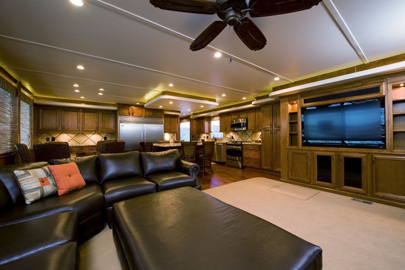 Living on a Houseboat - boats.com Living on a Houseboat - boats.com