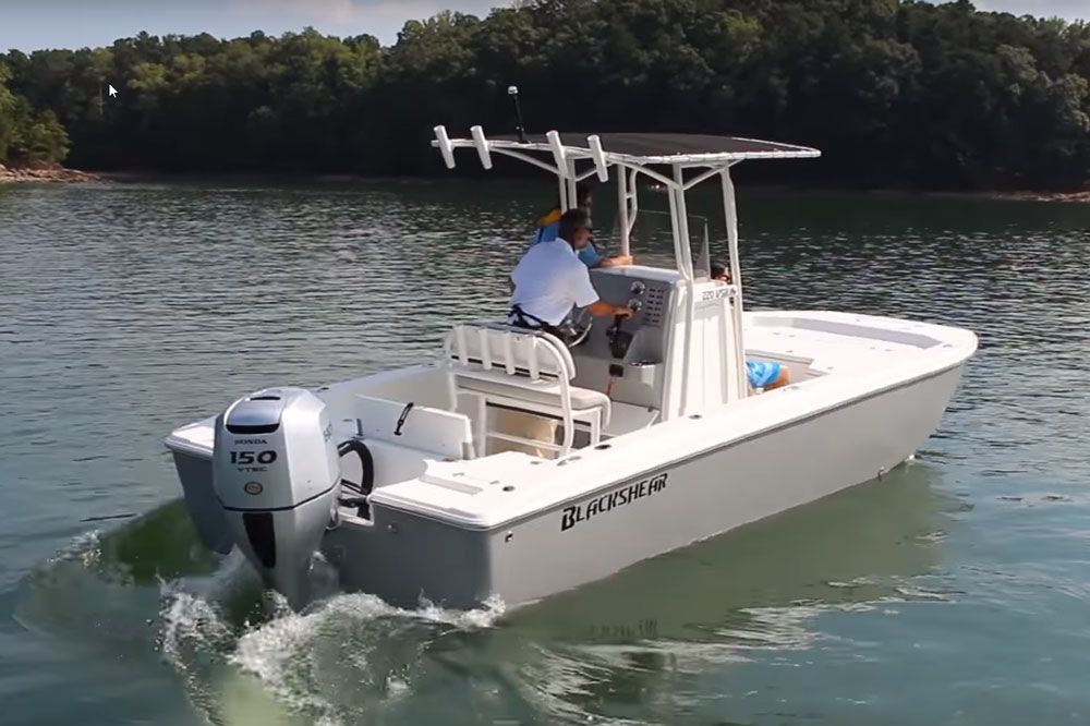 Designed specifically to run with Honda four-stroke power on the transom, the 220 VSK offers surprising performance for a skiff.
