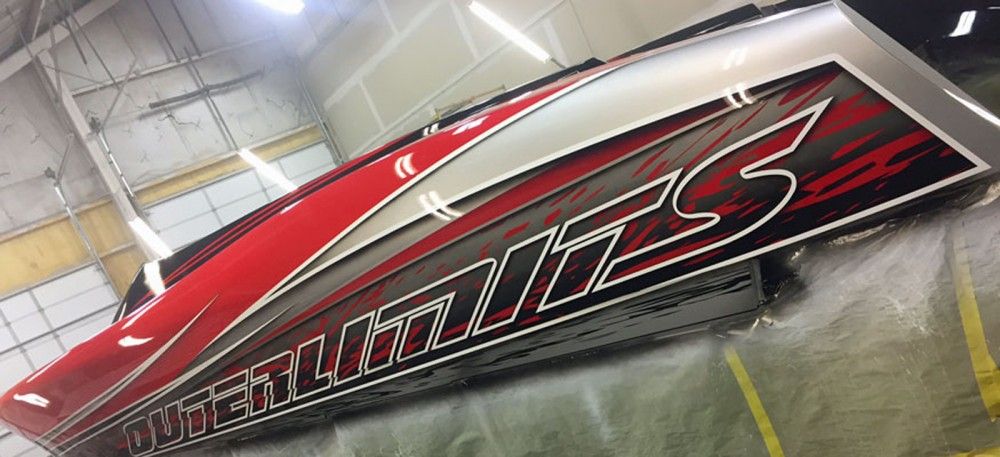 With a fresh custom paintjob from Stephen Miles Design, the Outerlimts SL 41 OB will be unveiled at the 2017 Miami International Boat Show.