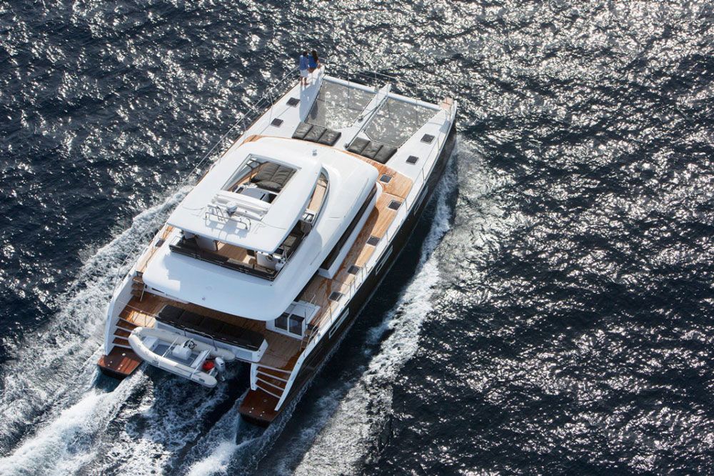 The hardtop has an optional retractable sunroof. For those wishing to work on their tan on the forward sunpad, a canvas shade slides back so that lounging on the upper deck feels like riding in a convertible.