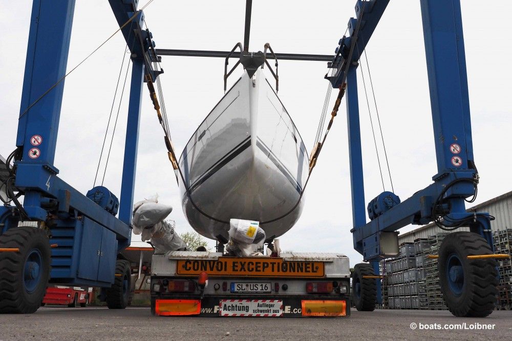 Another Hanse is loaded onto a trailer before it can be trucked to the new owner. Photo by Dieter Loibner.