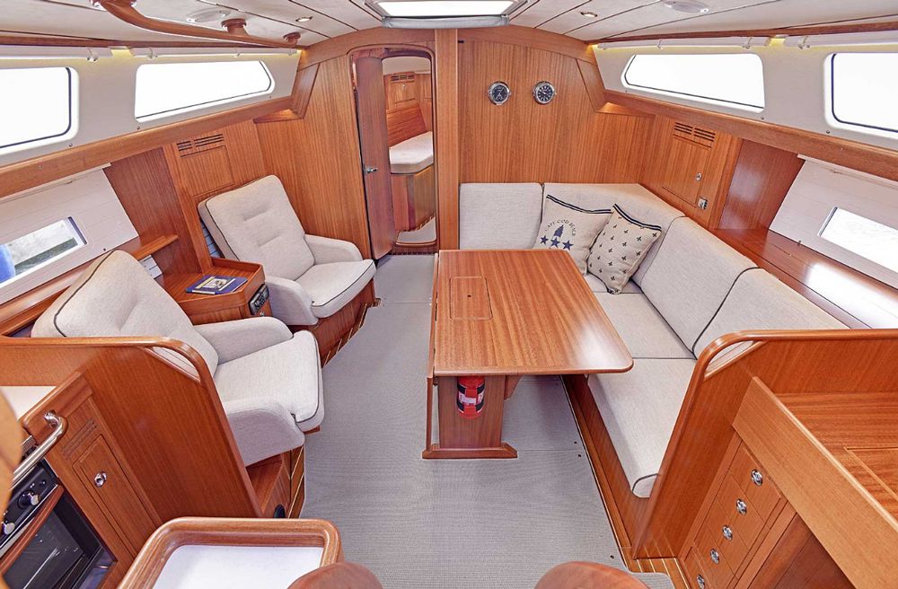 The saloon is noticeably lighter with two added hull portlights so you can see out even when seated. Two large frameless deck portlights were added behind the galley and nav desk. They open onto the cockpit, making communication easier with the outside.