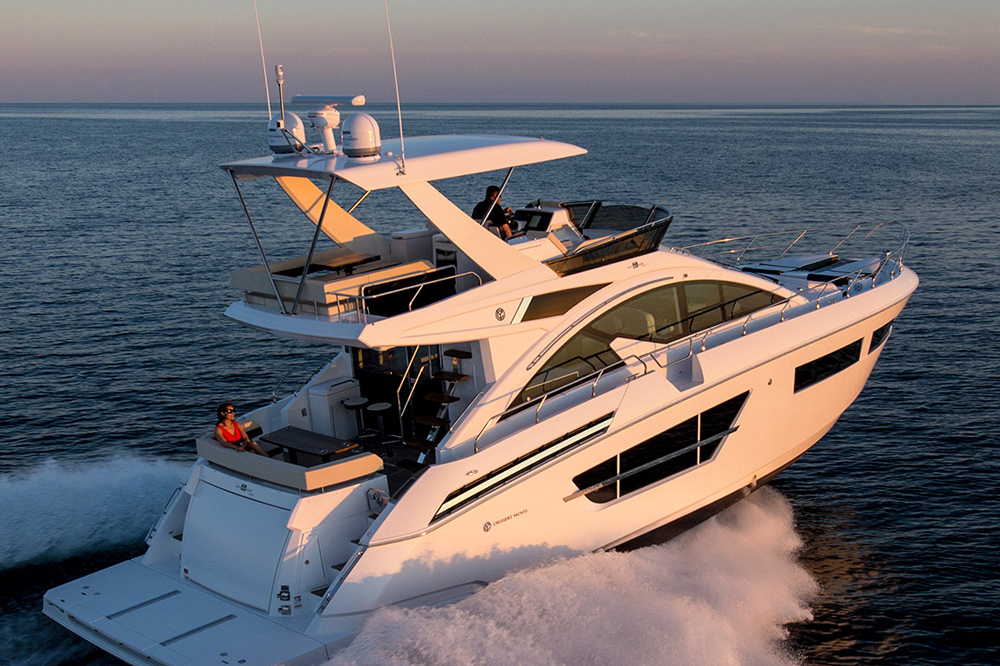Cruisers Yachts 60 Fly Review