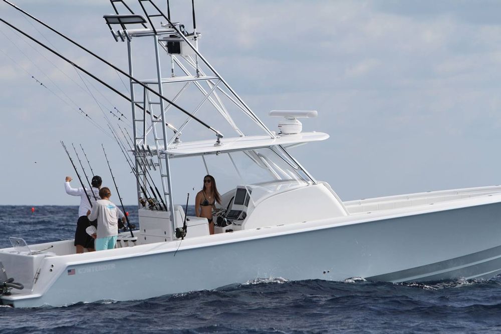 Designed to add a bit of comfort to your day of fishing, the 39 Fisharound is still one speedy ride.