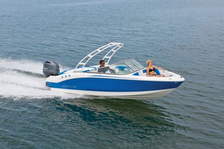 Chaparral 21 H2O Outboard Sport Review
