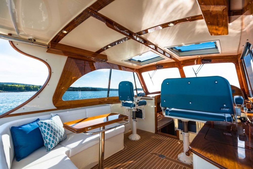 Hinckley Picnic Boat 40 interior