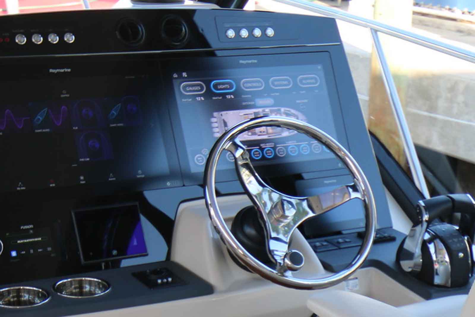 Boston Whaler 405 Conquest Touch Screen
