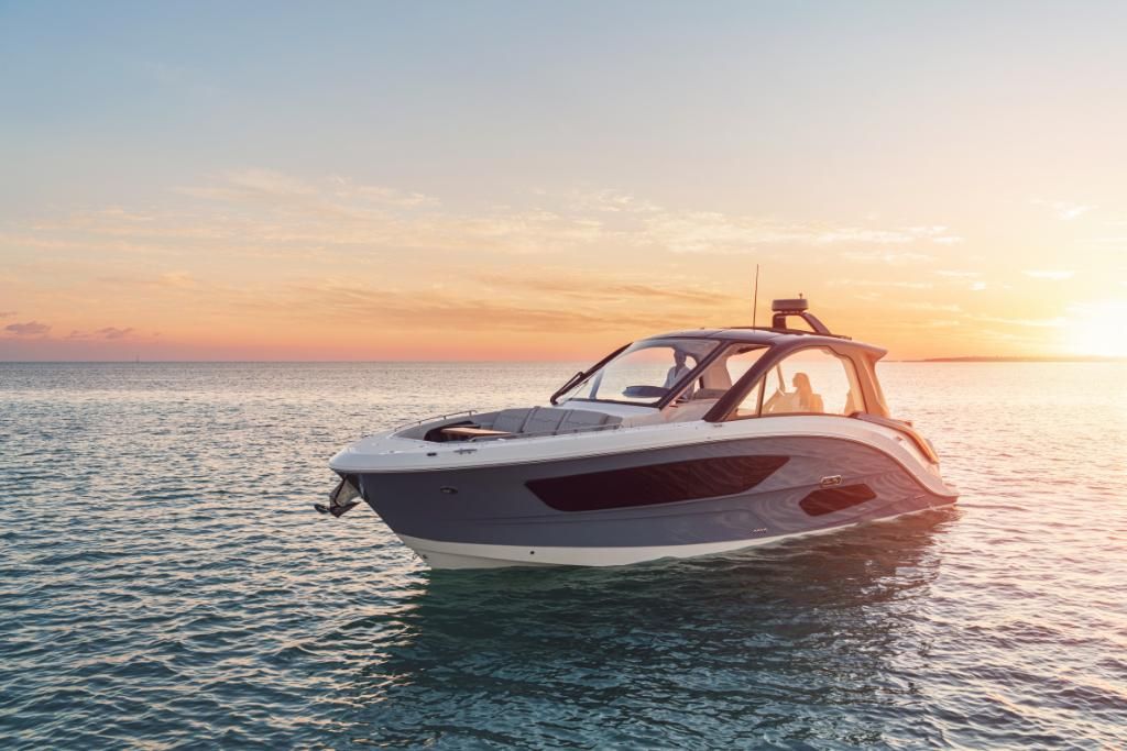 2021 Sea Ray Sundancer 370 Outboard