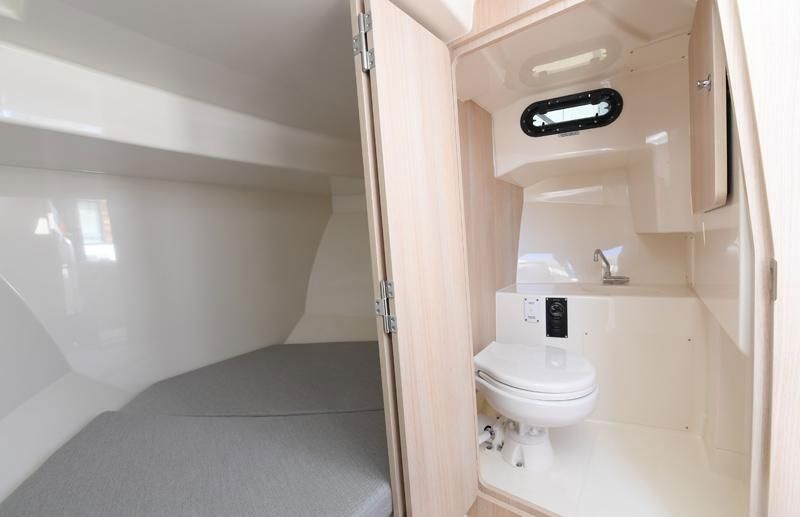 head in bayliner t25 pilothouse
