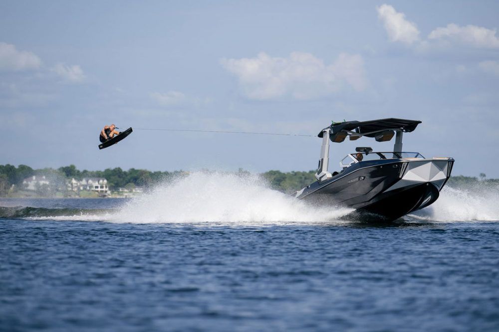 nautique g25 paragon luxury wake surfing boat
