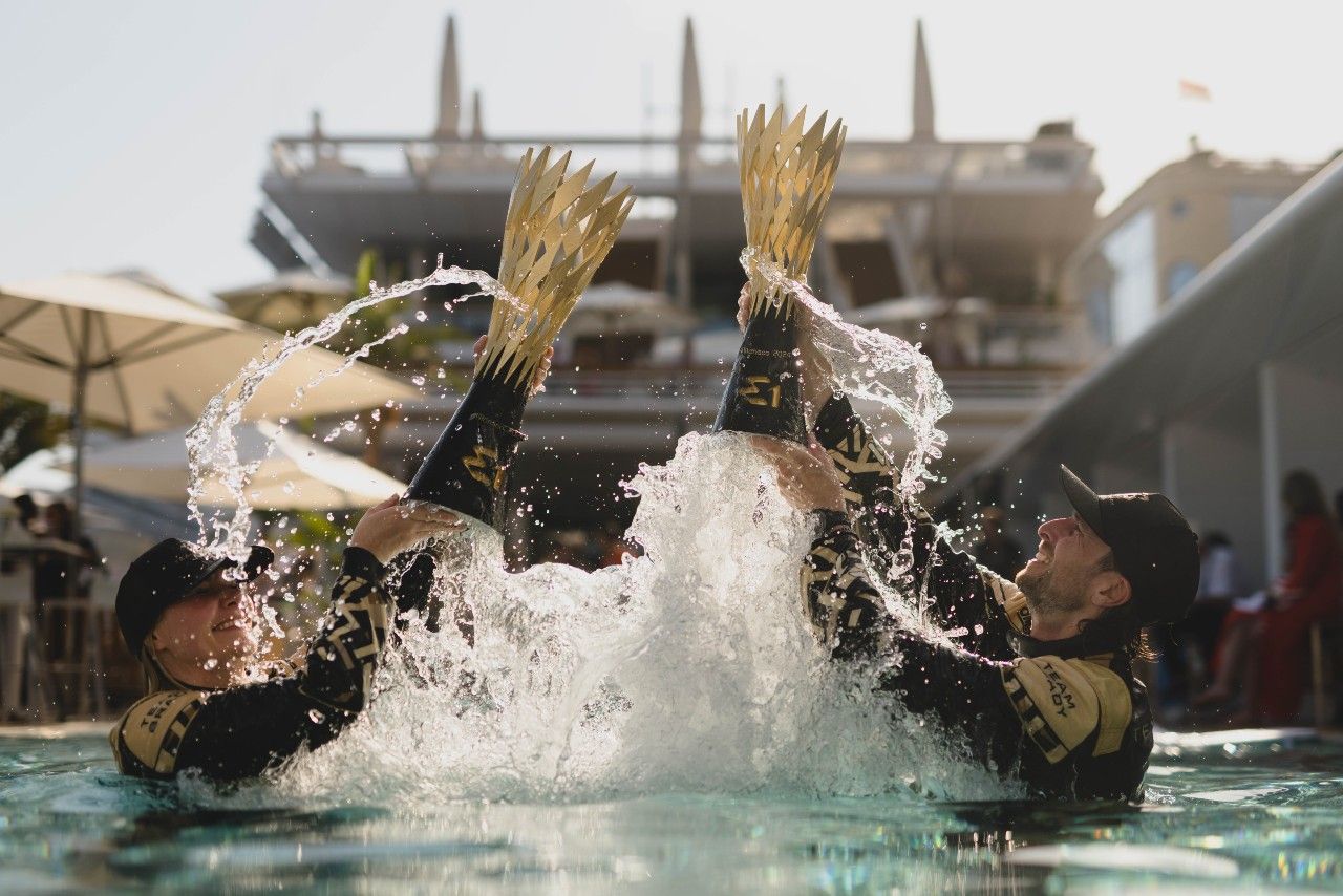 E1-winners-celebrate.Image via Shiv Gohil