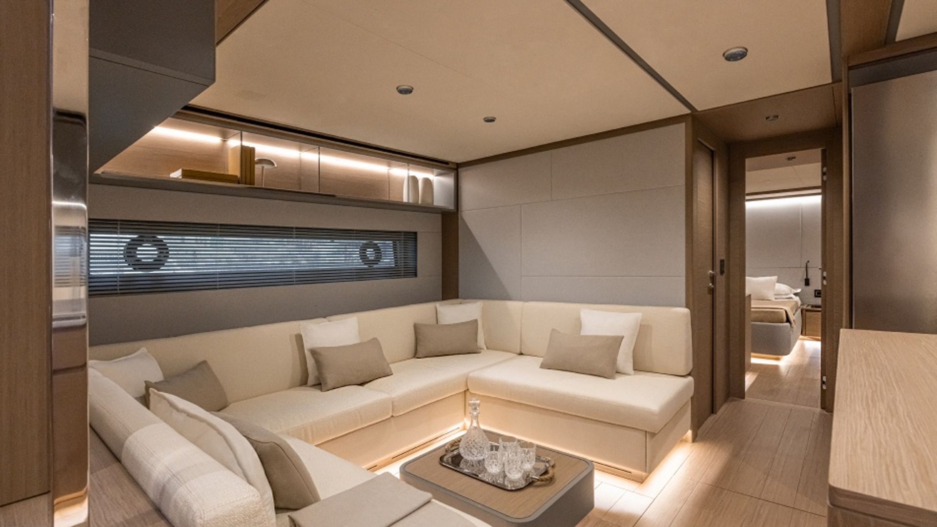 Pardo GT75 Interior
