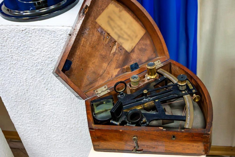 Sextant-In-Wooden-Case-for-celestial-navigation