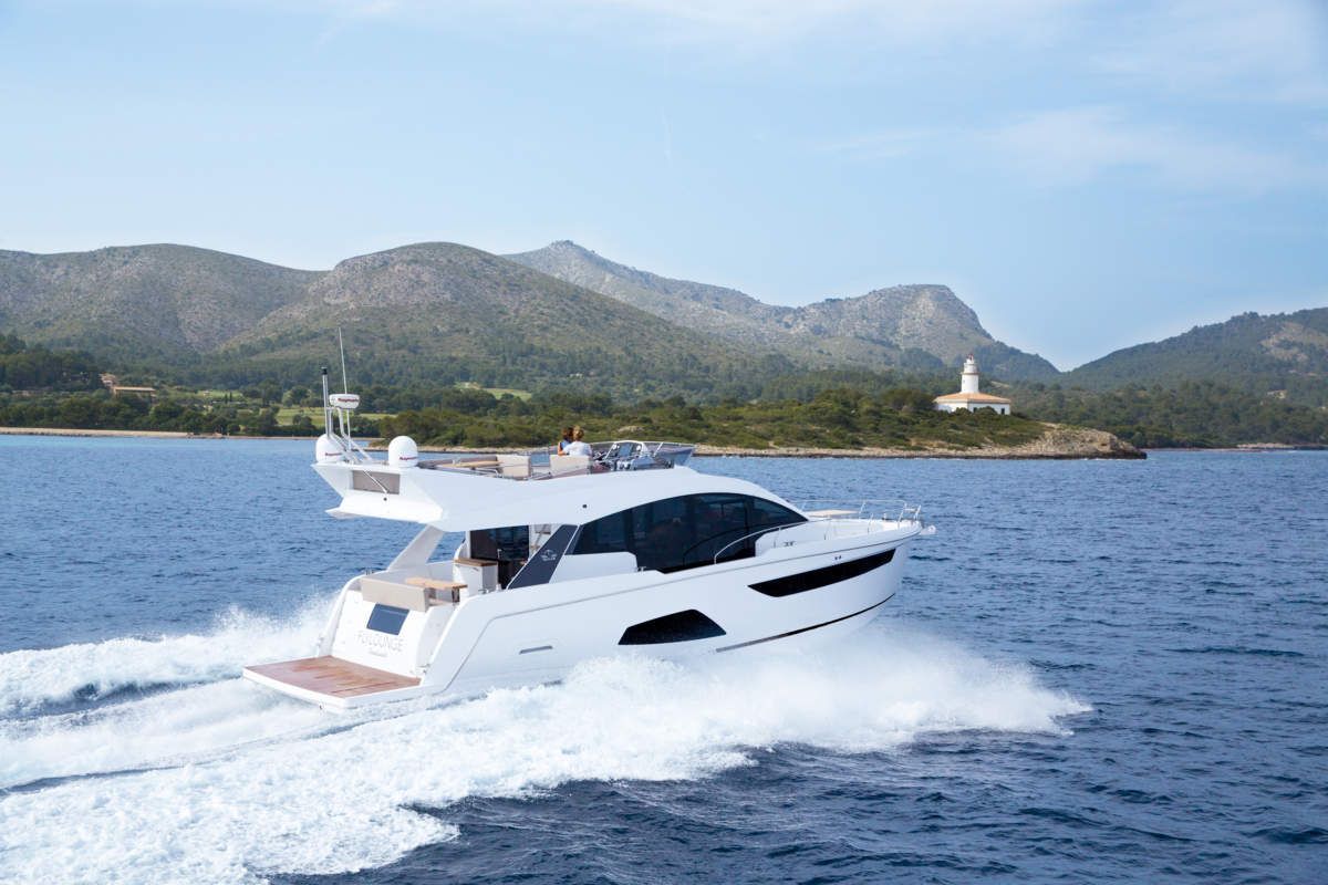 Für ein Schiff dieser Größe wirkt die Sealine F530 gut proportioniert