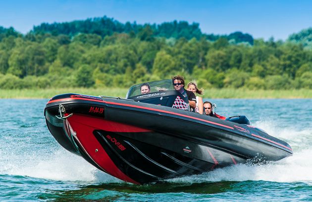 Fast 70 Knoten schafft das Technohull mit der Testmotorisierung. © Dieter Wanke