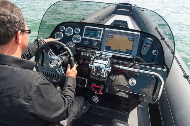Übersichtliches Cockpit mit gut ablesbaren Instrumenten © Dieter Wanke