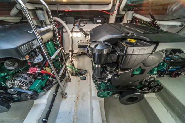 Kraftwerke: Wer gern Gas gibt, sollte für seine Bavaria Sport 360 starke Antriebe wählen. Foto: Dieter Wanke