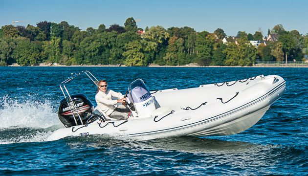 Locker und leicht: Durch das geringe Gewicht zeigt die Falcon Rider F570L auch mit weniger starken Motoren gute Fahrleistungen. Foto: Dieter Wanke