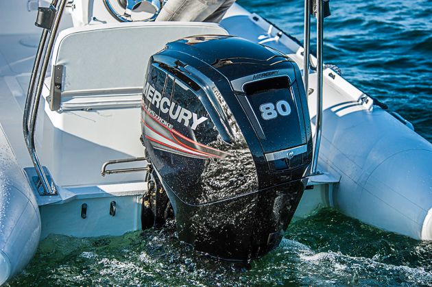 Klein aber fein: Der 80-PS Mercury brachte die leicht beladenen Brig Falcon Rider F570L auf mehr als 30 Knoten Topspeed. Foto: Dieter Wanke