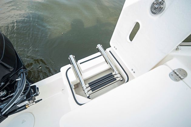 Luk & Leiter: Knapp bemessen, aber doch funktional zeigt sich die Schwimmplattform. Foto: Dieter Wanke