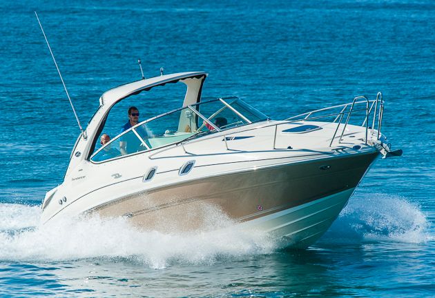 Sea Ray 305 Sundancer: Überarbeitet und mit neuem V8-Diesel von VW Foto: Dieter Wanke