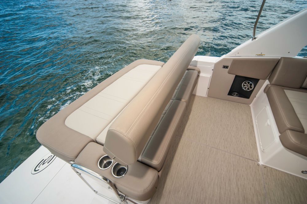 2015 Regal 32 Express-9149