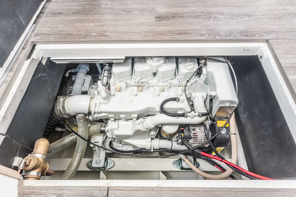 Ein konventioneller Iveco-Diesel bringt die Schulz 40 mit etwa 7 Knoten Marschfahrt voran. Foto: Dieter Wanke