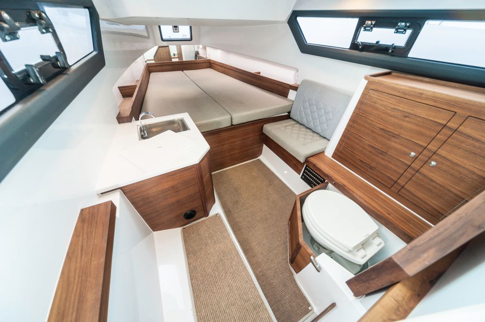 Loft-Apartment: Die Vorschiffskabine mit WC, Waschbecken und Doppelkoje. Foto: boats.com/Wanke