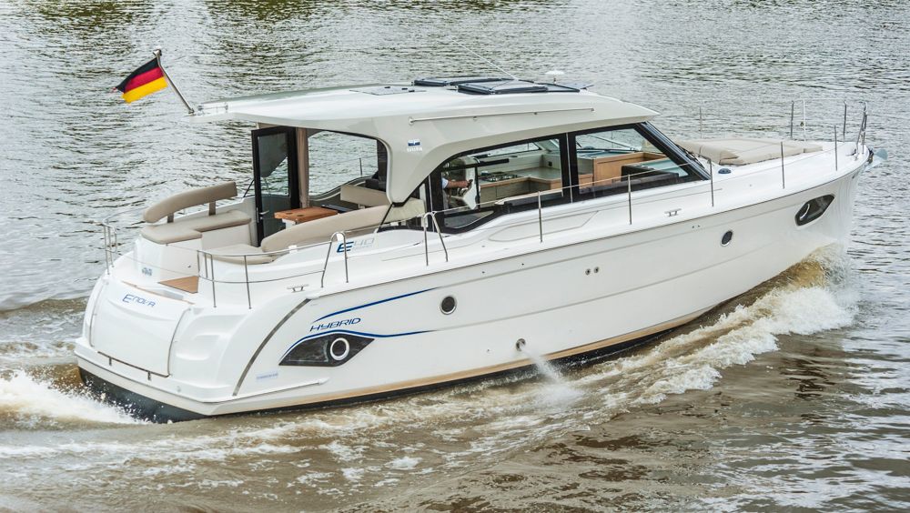 Mit der Ruhe: Die E40 wurde nicht fürs Rasen konzipiert. Mit Dieselpower lag der Topspeed bei 10 Knoten, die Reisegeschwindigkeit zwischen 7,6 und 8,6 Knoten. Unter Strom schaffte das Boot maximal knapp 6 Knoten. Foto: Dieter Wanke