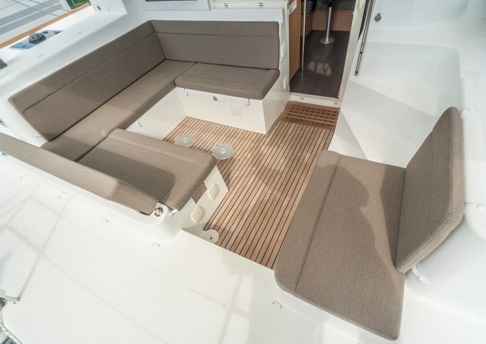 Tiefergelegt: Das Achtercockpit unter Decksniveau sorgt für Sicherheit bei Seegang. Foto: boats.com/Wanke