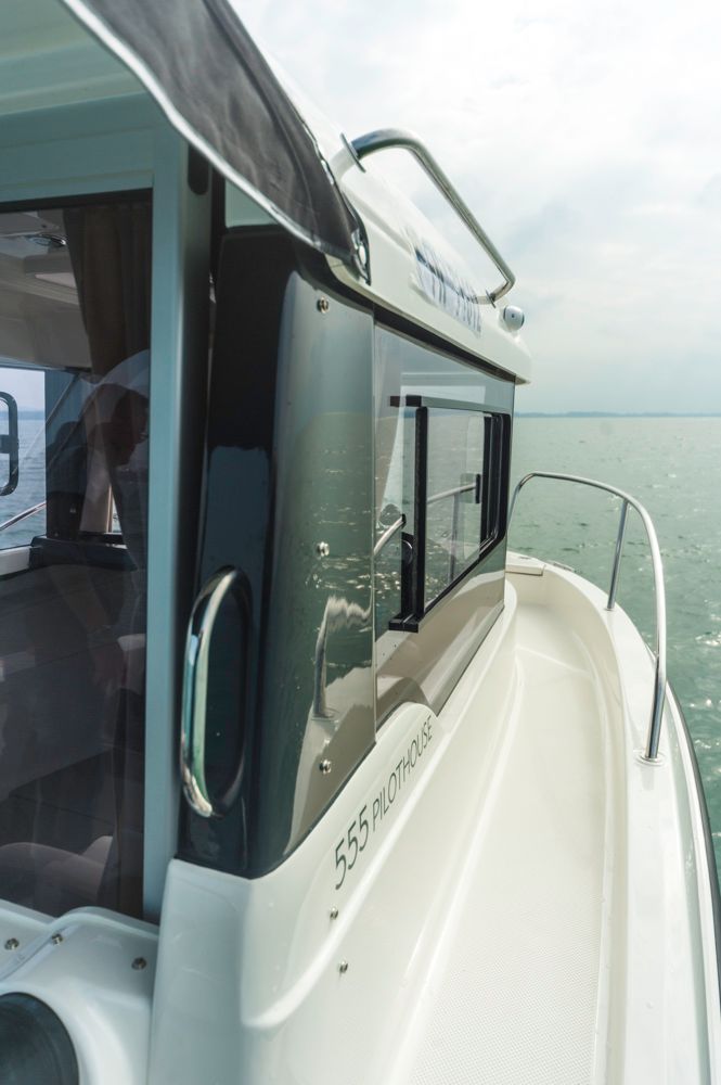 Gangbord an Steuerbord für den Weg nach vorne. Foto: boats.com/ Wanke