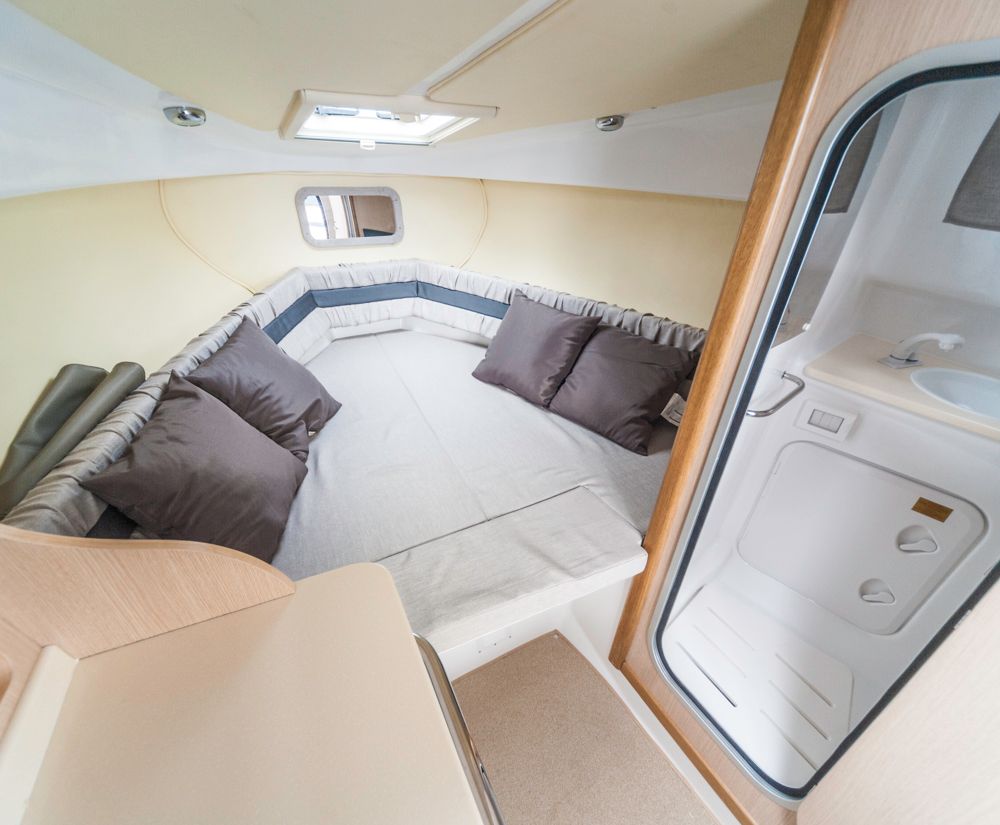 Gute Stube: Bugkajüte mit Doppelliege. Foto: boats.com/Wanke