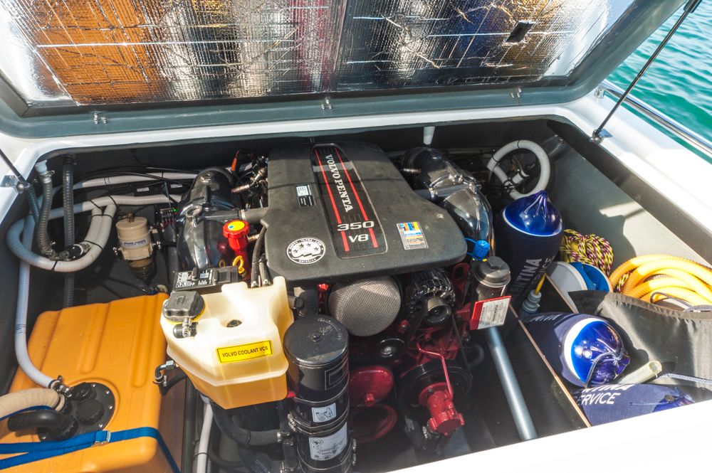 Ausnahmsweise auch Volvo- Penta: Die Griechen zeigen sich flexibel was die Motorisierung angeht. Foto: boats.com/Wanke