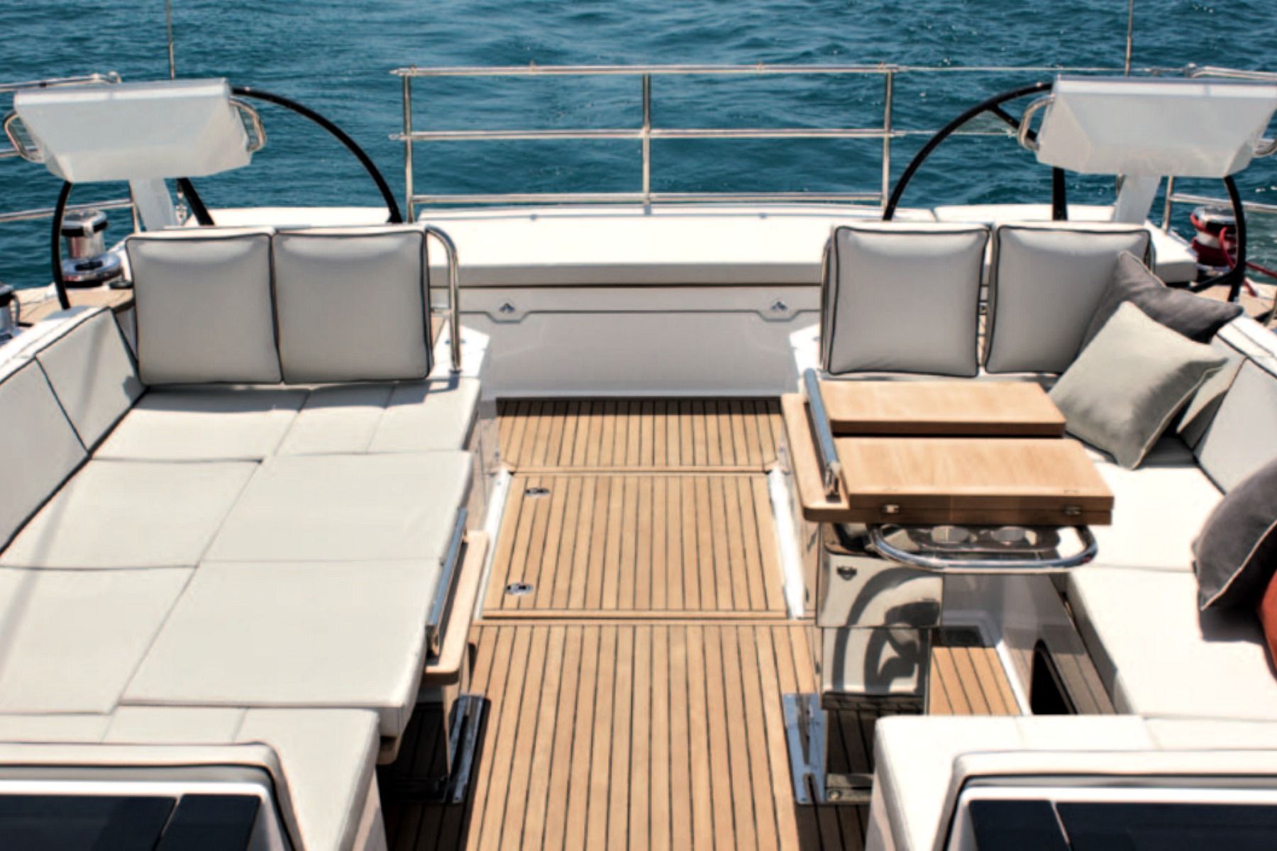 Oceanis-Yacht-62_cockpit
