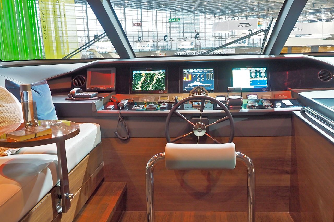 Übersicht: Die Kommandozentrale der Princess 30M. Foto: Dieter Loibner/boats.com