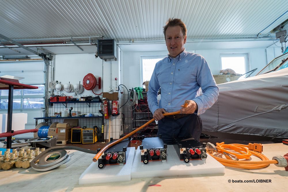 Hans Ortner, der Nautique-Boote importiert und in seinem Betrieb die GS20 mit E-Antrieb ausstattet. Foto: boats.com/Loibner